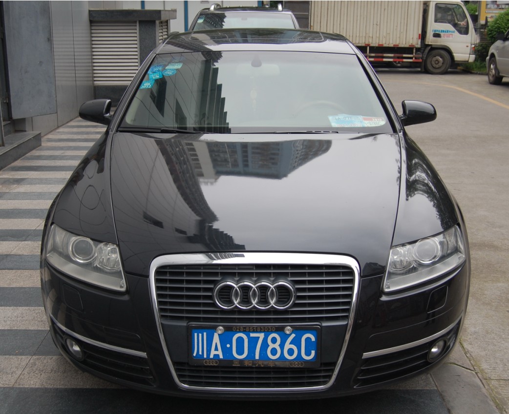 奥迪牌FV7241CVT(A6L) 汽车一辆正面
